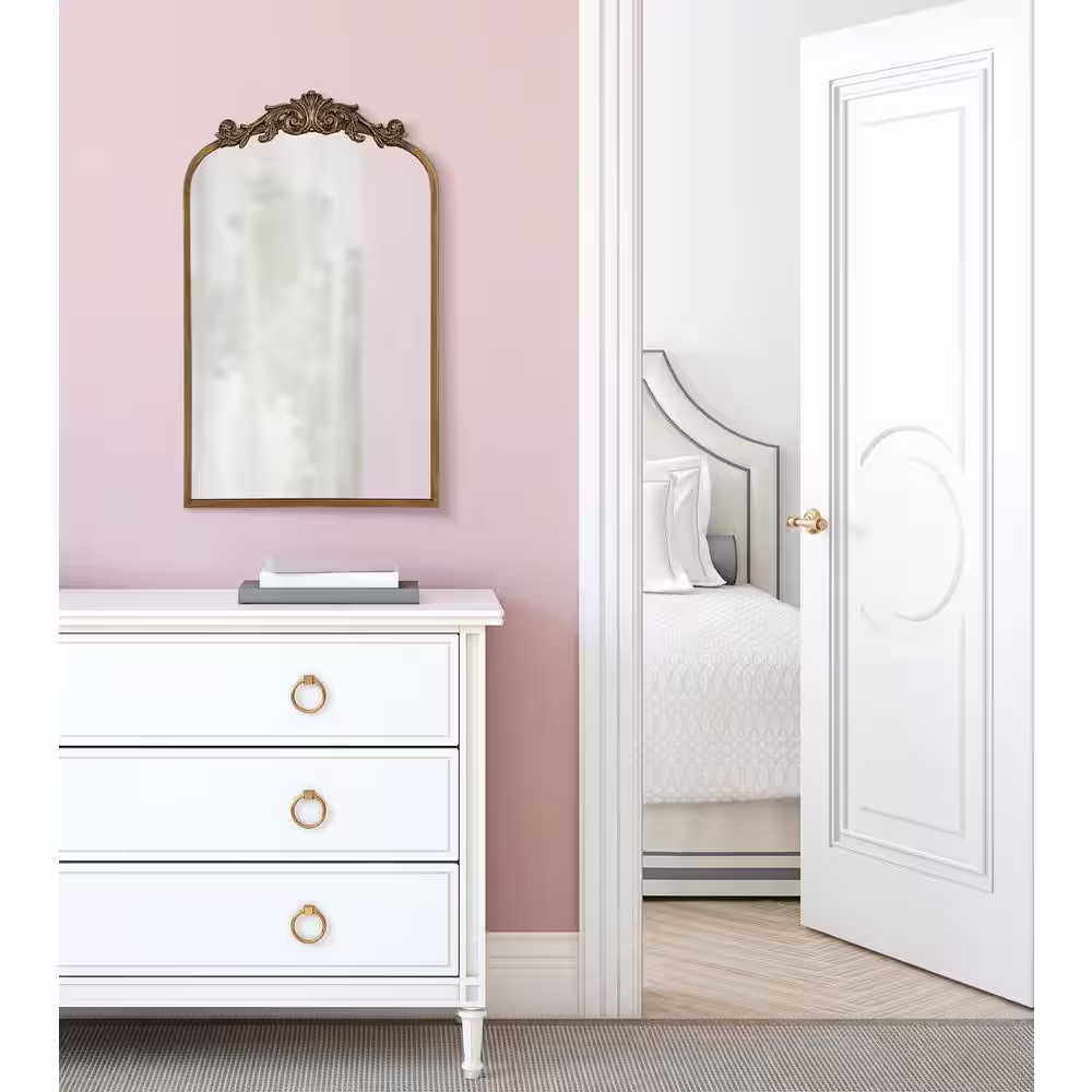 Kate and Laurel Medium Arch Gold Classic Mirror (30.75 in. H x 19 in. W)