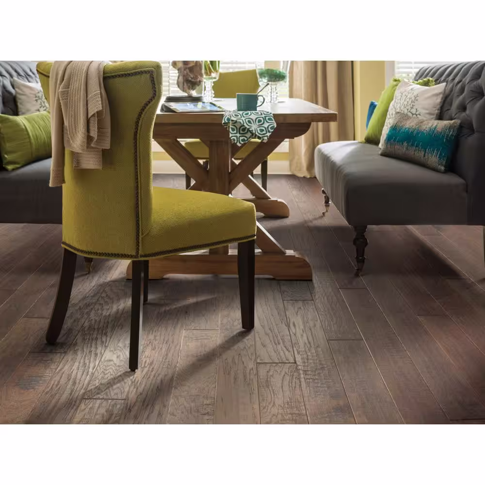 Shaw Canyon Hickory Heritage Hickory 3/8 in. T x 6.4 in. W Distressed Engineered Hardwood Flooring (35 sqft/case)