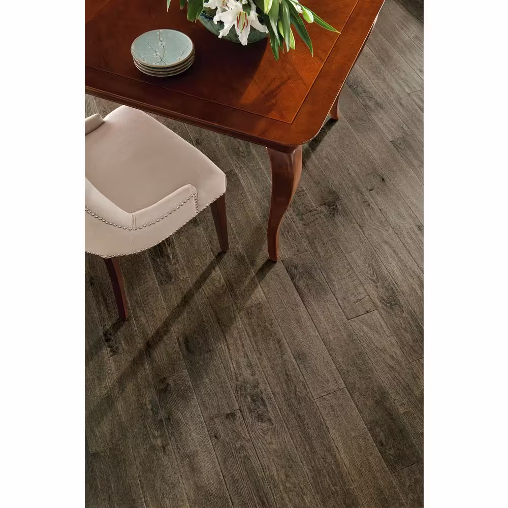 Bruce American Vintage Wolf Run Oak 3/8 in. T x 5 in. W Hand Scraped Engineered Hardwood Flooring (25 sqft/case)
