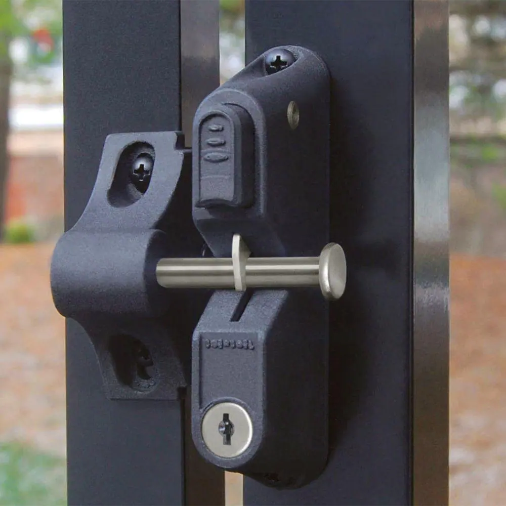 Barrette Outdoor Living 4.687 in. x 5.187 in. Black Nylon with Stainless Steel 2-Sided Key Locking Gravity Latch