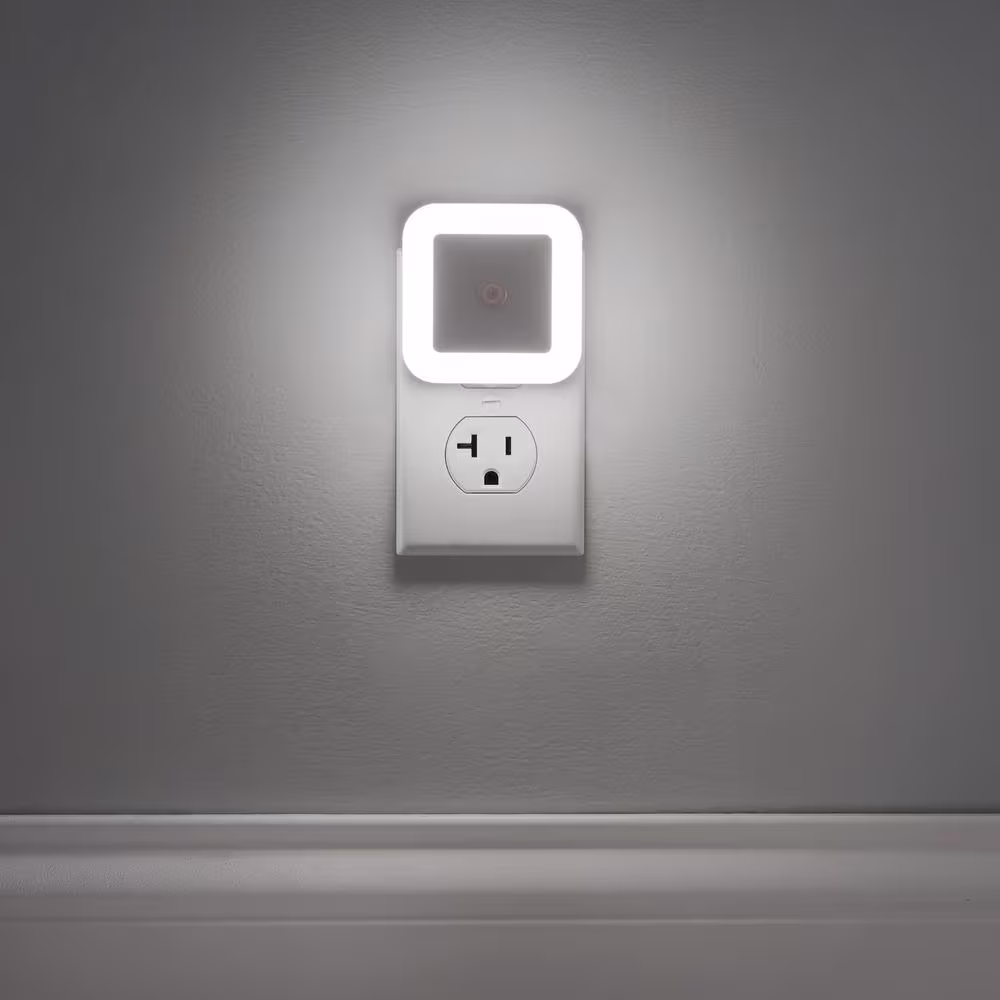 None Adjustable White LED Plug-In White Night Light with Automatic Dusk to Dawn