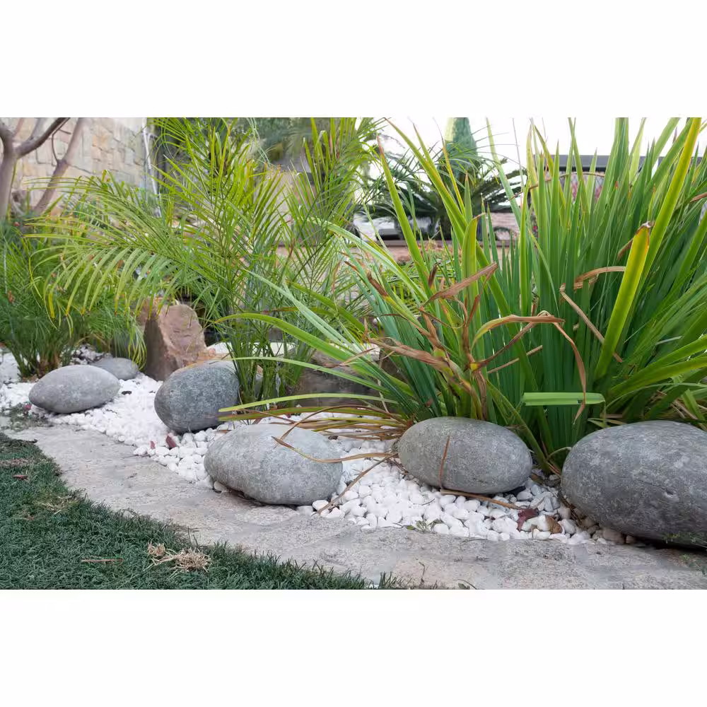 MSI Nile Gray (7 in. to 14 in.) Natural Boulder Rock (3 pieces/Covers 0.65 cu. ft.)