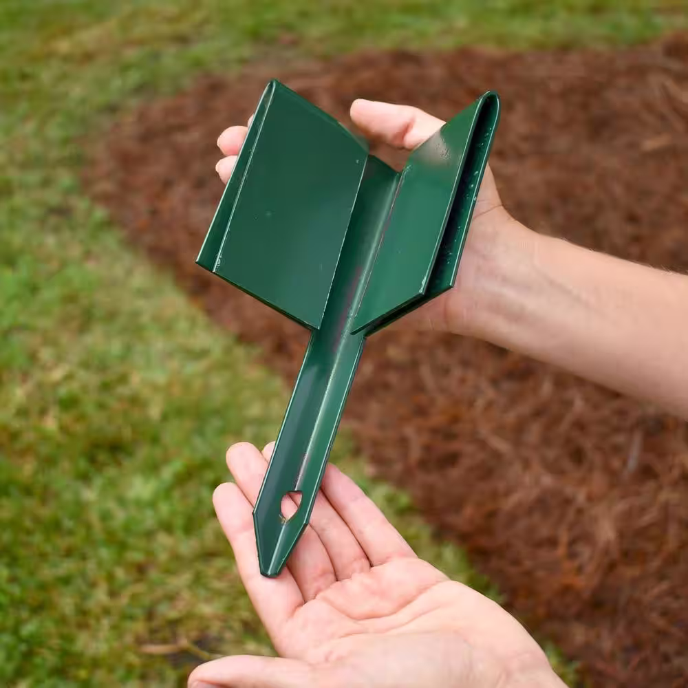 IRONRIDGE 8 In. GREEN EDGING CORNER STAKE