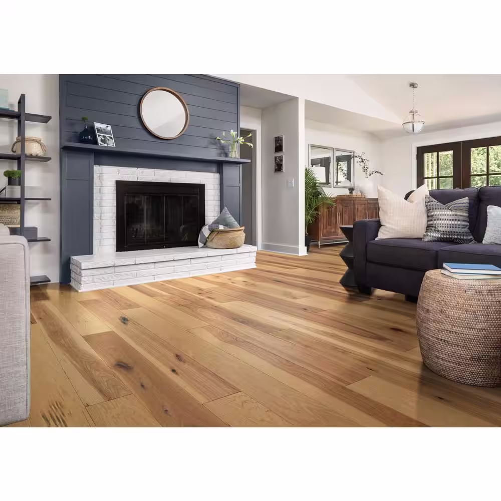 Shaw Valor Hickory Scallion Hickory 1/2 in. T x 6.4 in. W Water Resistant Engineered Hardwood Flooring (25.4 sqft/case)