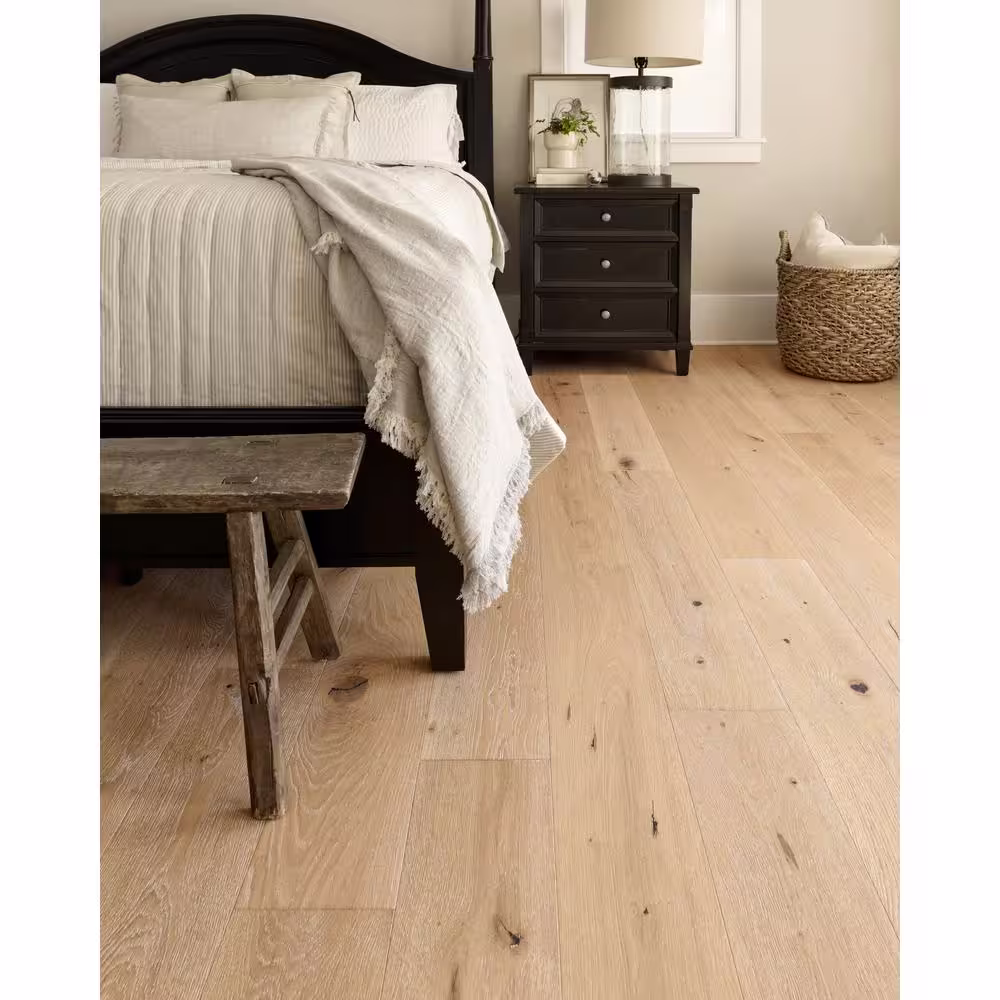 Shaw Richmond Oak Lancaster White Oak 9/16 in. T x 7.5 in. W Wire Brushed Engineered Hardwood Flooring (31.1 sqft/case)