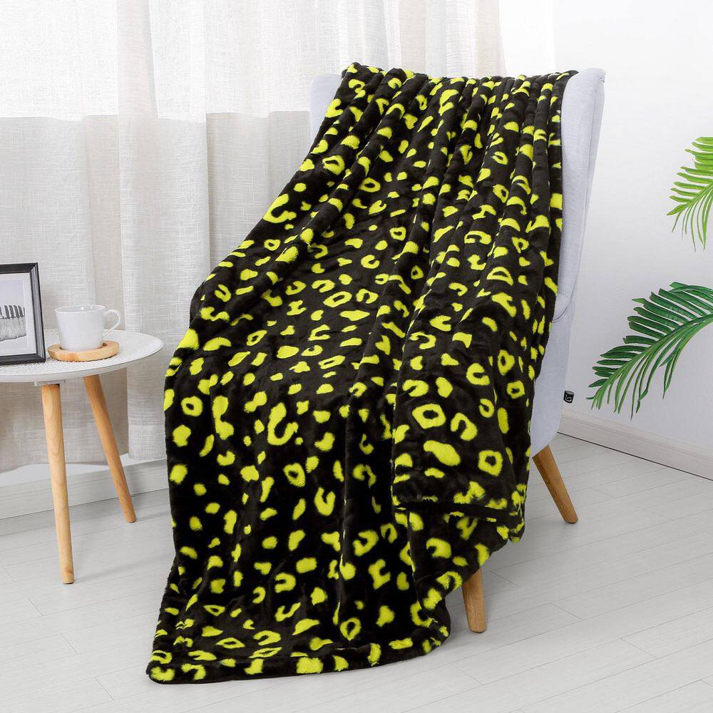 None Geometric Black Flannel Sherpa 60 in. x 70 in. Throw Bed Blanket (2-Pack)