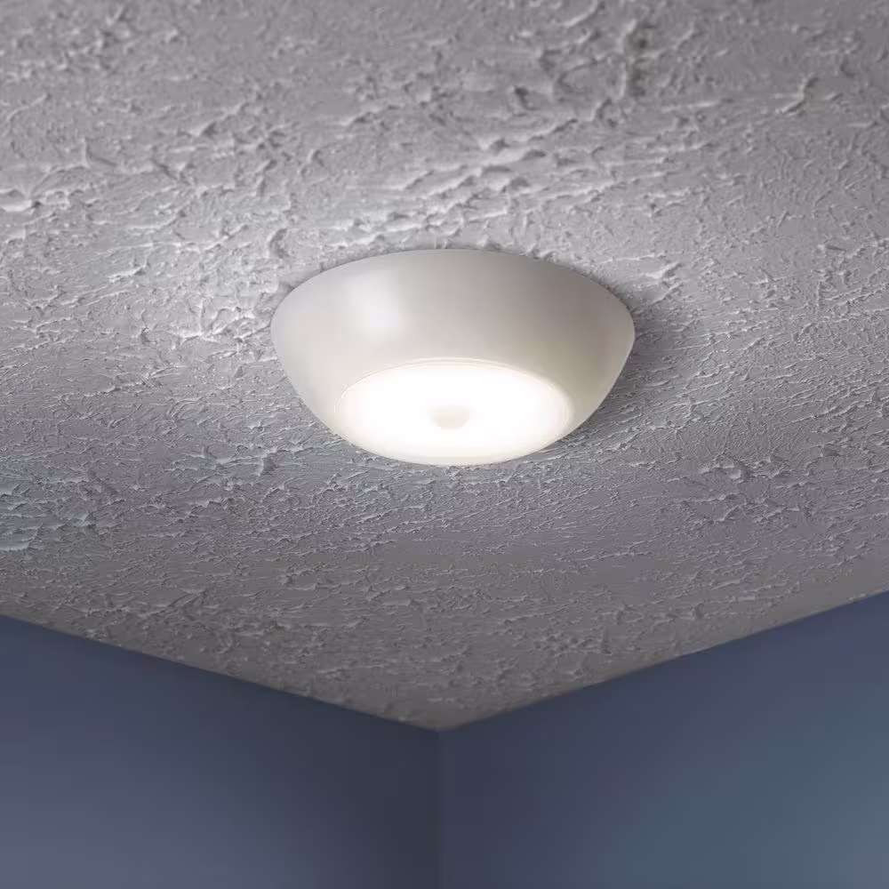 Mr Beams Indoor/ Outdoor 300 Lumen LED UltraBright Battery Powered Motion Activated Ceiling Light, White Night Light Bulb