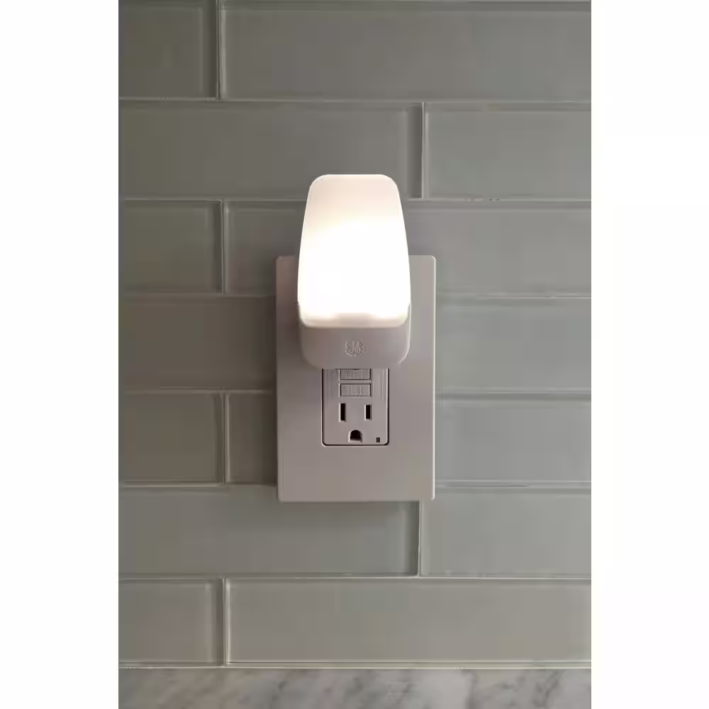 GE 00.5W Automatic LED Night Light