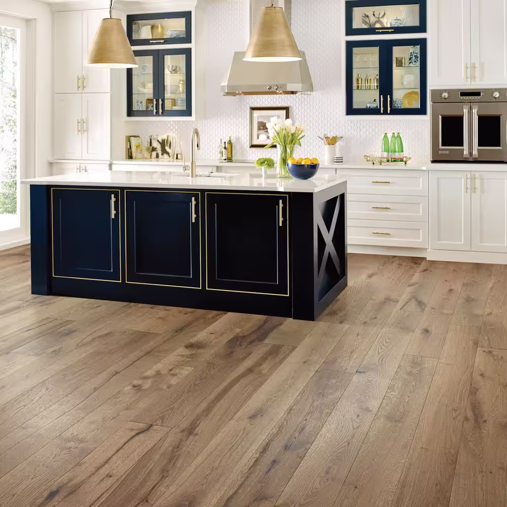Shaw Boardwalk Willow White Oak 1/2 in. T x 7 in. W Water Resistant Wire Brush Engineered Hardwood Flooring (23.6 sqft/case)