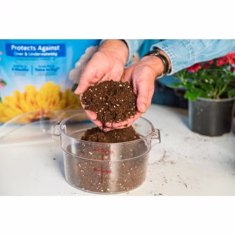 Miracle-Gro Moisture Control Potting Mix (2-Pack)