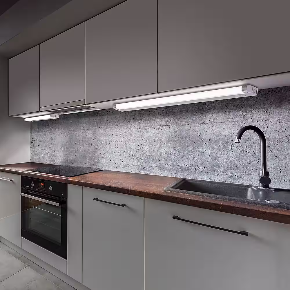 ETi 32 inchÂ LinkableÂ LED Beam Adjustable Under Cabinet Strip Light Plug inÂ orÂ Hardwire 3000K to 2700K Dimmable