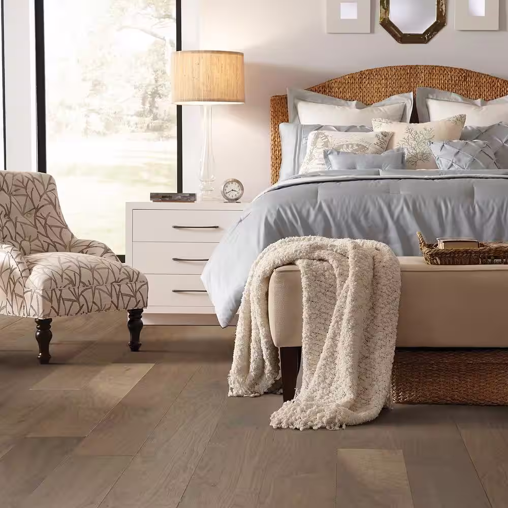 Shaw Major Event Cappuccino Walnut 1/2 in. T x 9.3 in. W Distressed Engineered Hardwood Flooring (26 sqft/case)