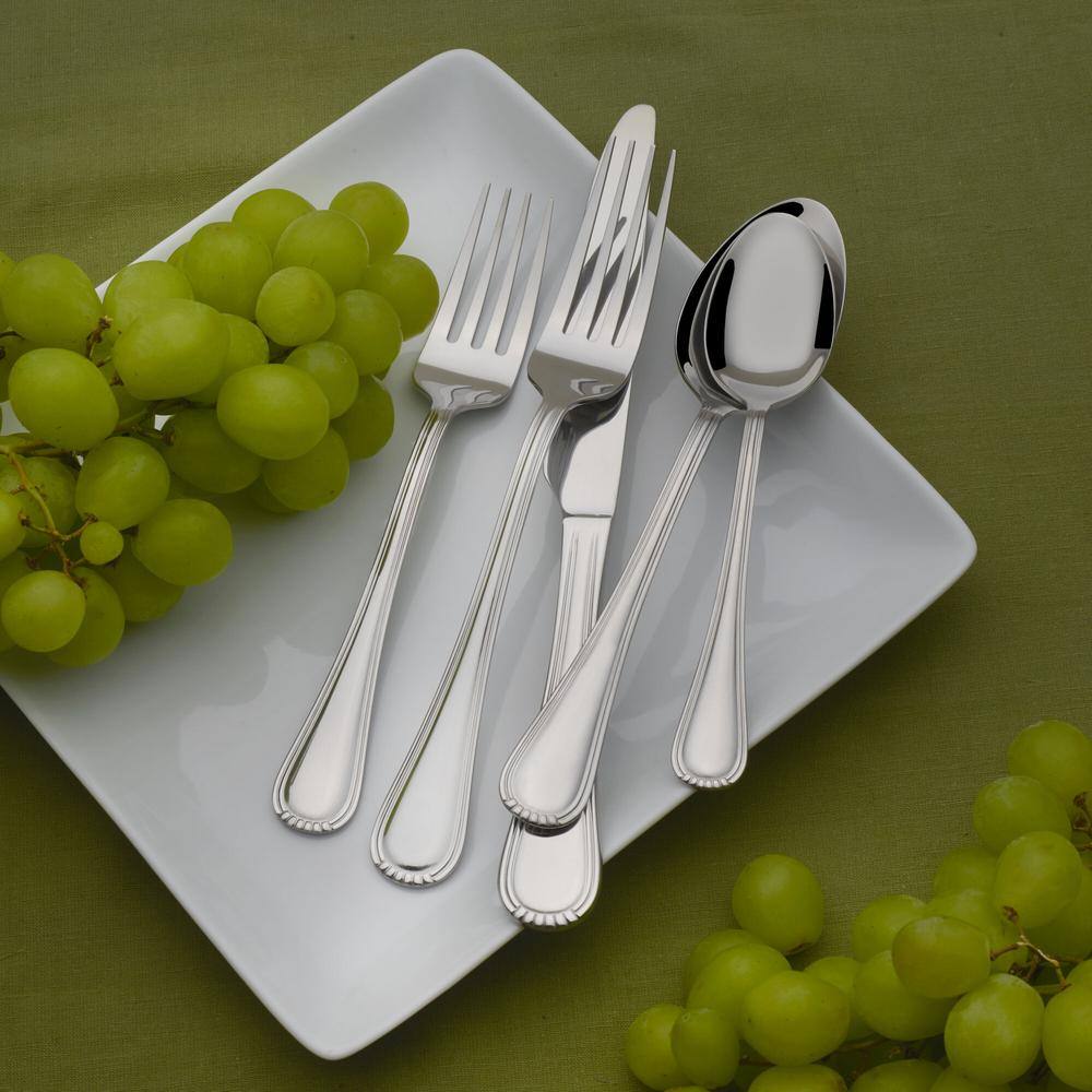 Gourmet Basics by Mikasa Piper 20-pc Flatware Set, Service for 4. Stainless Steel 18/0
