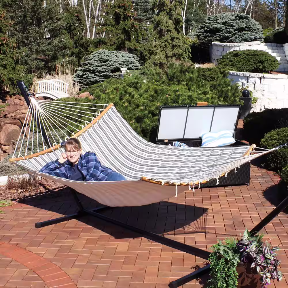 Sunnydaze Decor Sunnydaze 4.5 ft. 2-Person Woven Hammock with Wooden Spreader Bars - White