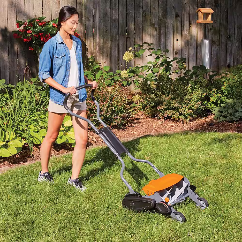 Fiskars StaySharp 18 in. Cut Manual Push Non Electric Walk Behind Reel Mower