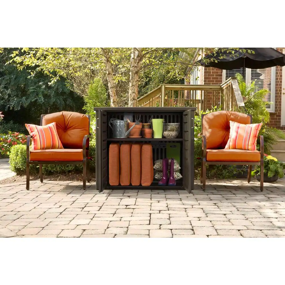 Rubbermaid Bridgeport 123 Gal. Resin Patio Cabinet