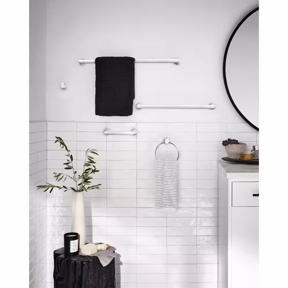 MOEN Genta 24 in. Towel Bar in Chrome